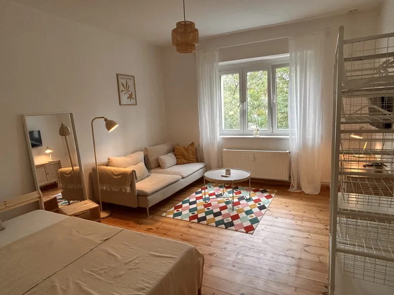 Ab 01.09 .2026 Modernisierte 1-Raum-Wohnung mit Vollmöbliert mit Einbauküche in Berlin — photo 1